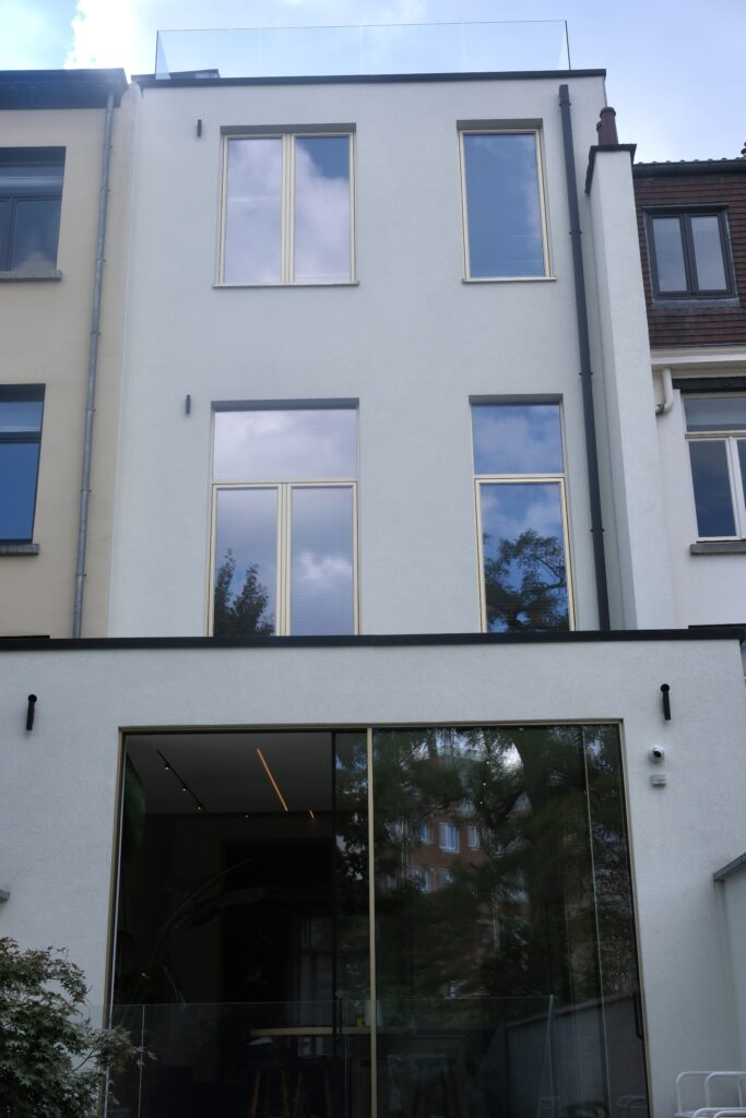 Façade arrière d 'une maison de maître bruxelloise à 2 étage.